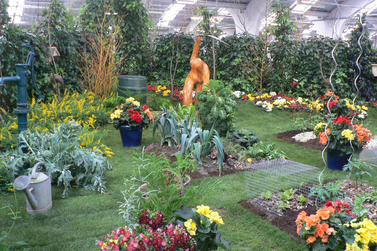 un damier de massifs mêlant légumes et fleurs